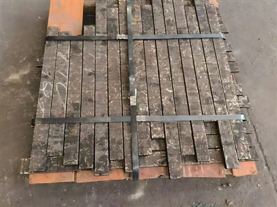 Placa resistente al desgaste con superficie bimetálica